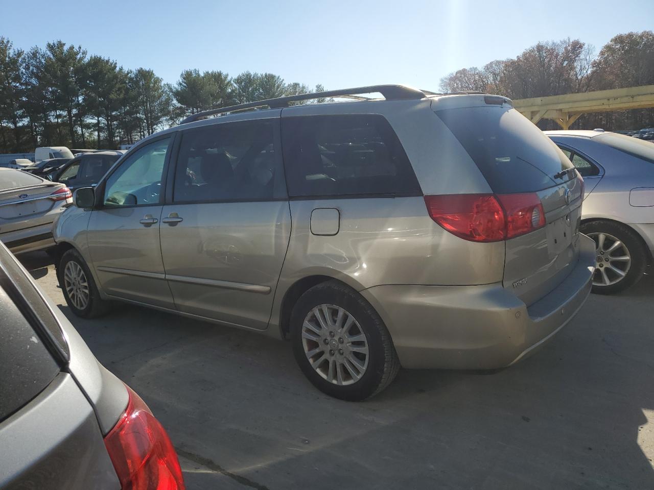 2010 TOYOTA SIENNA