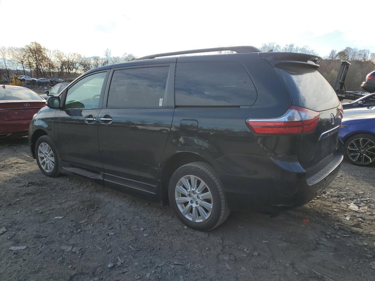 2010 TOYOTA SIENNA