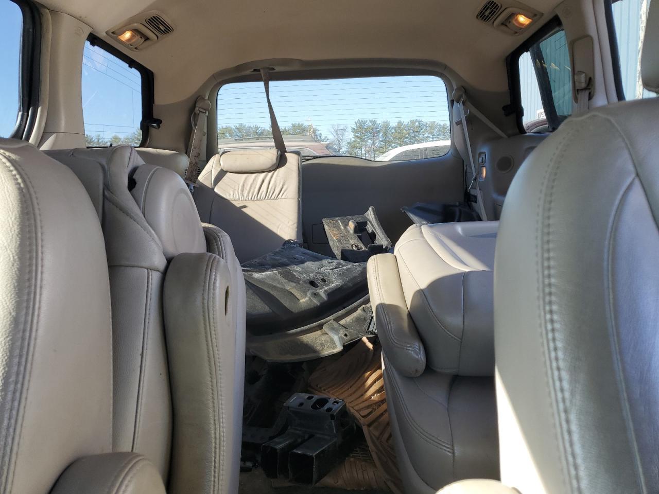 2010 TOYOTA SIENNA