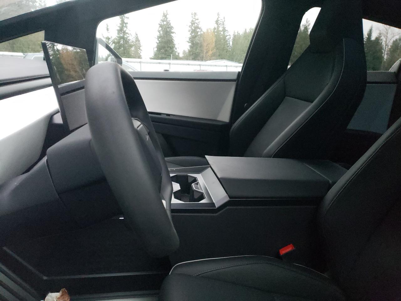 2024 TESLA Cybertruck