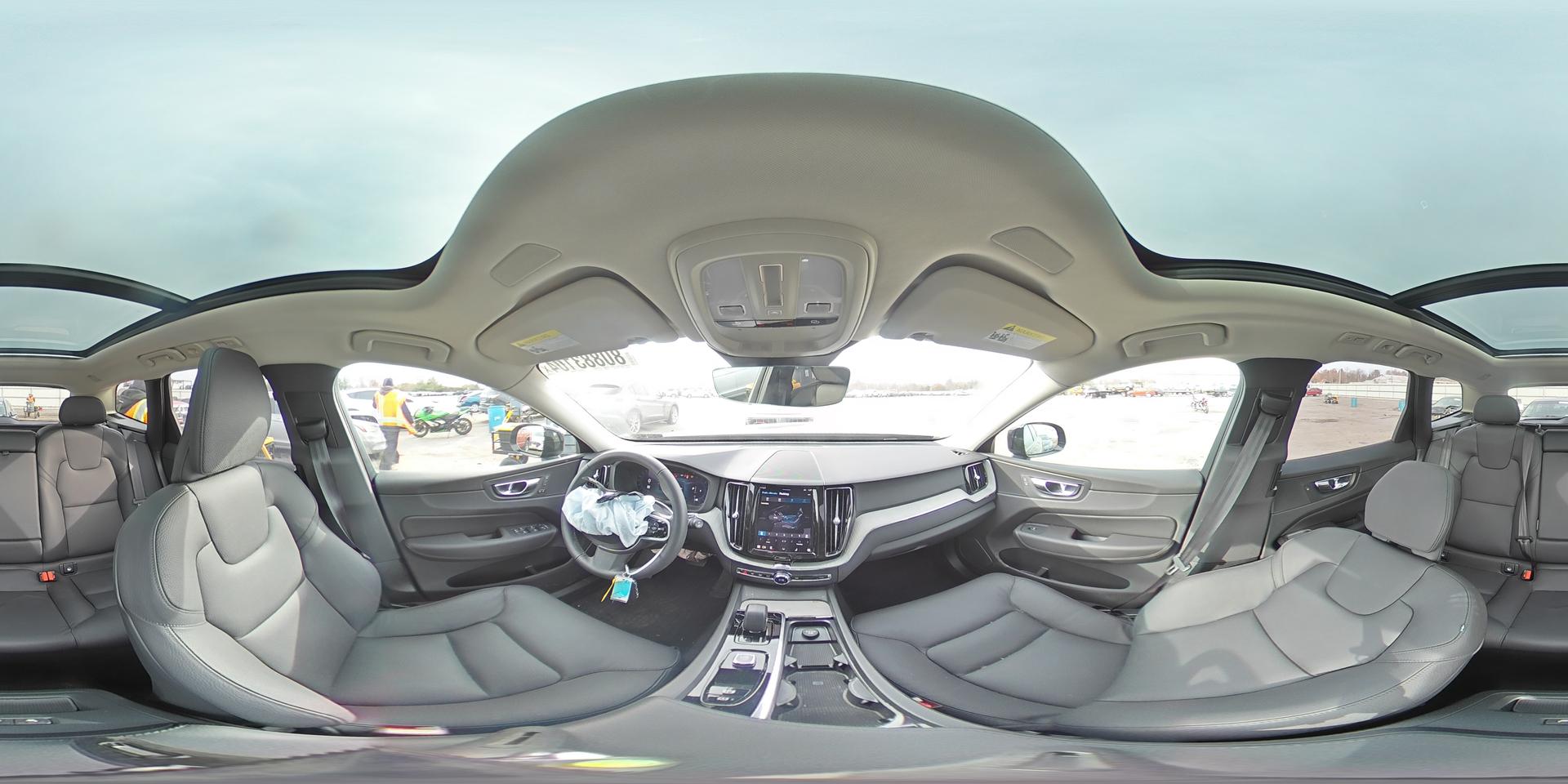 2025 VOLVO XC60