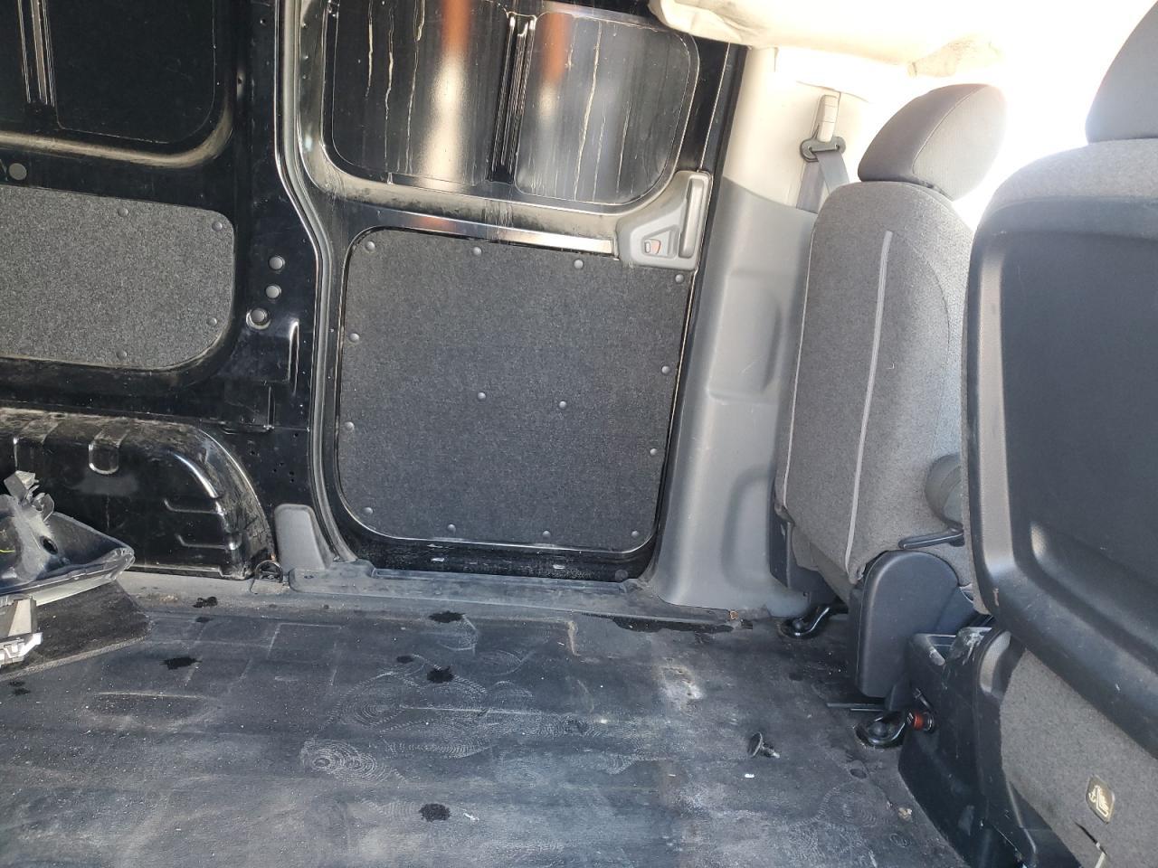 2015 NISSAN Nv