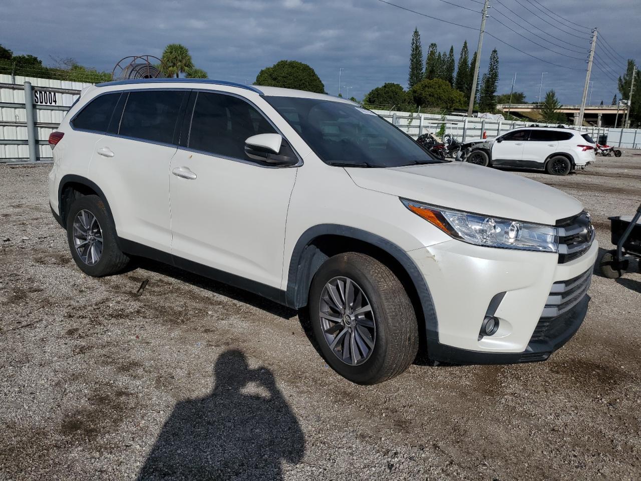 2019 TOYOTA HIGHLANDER
