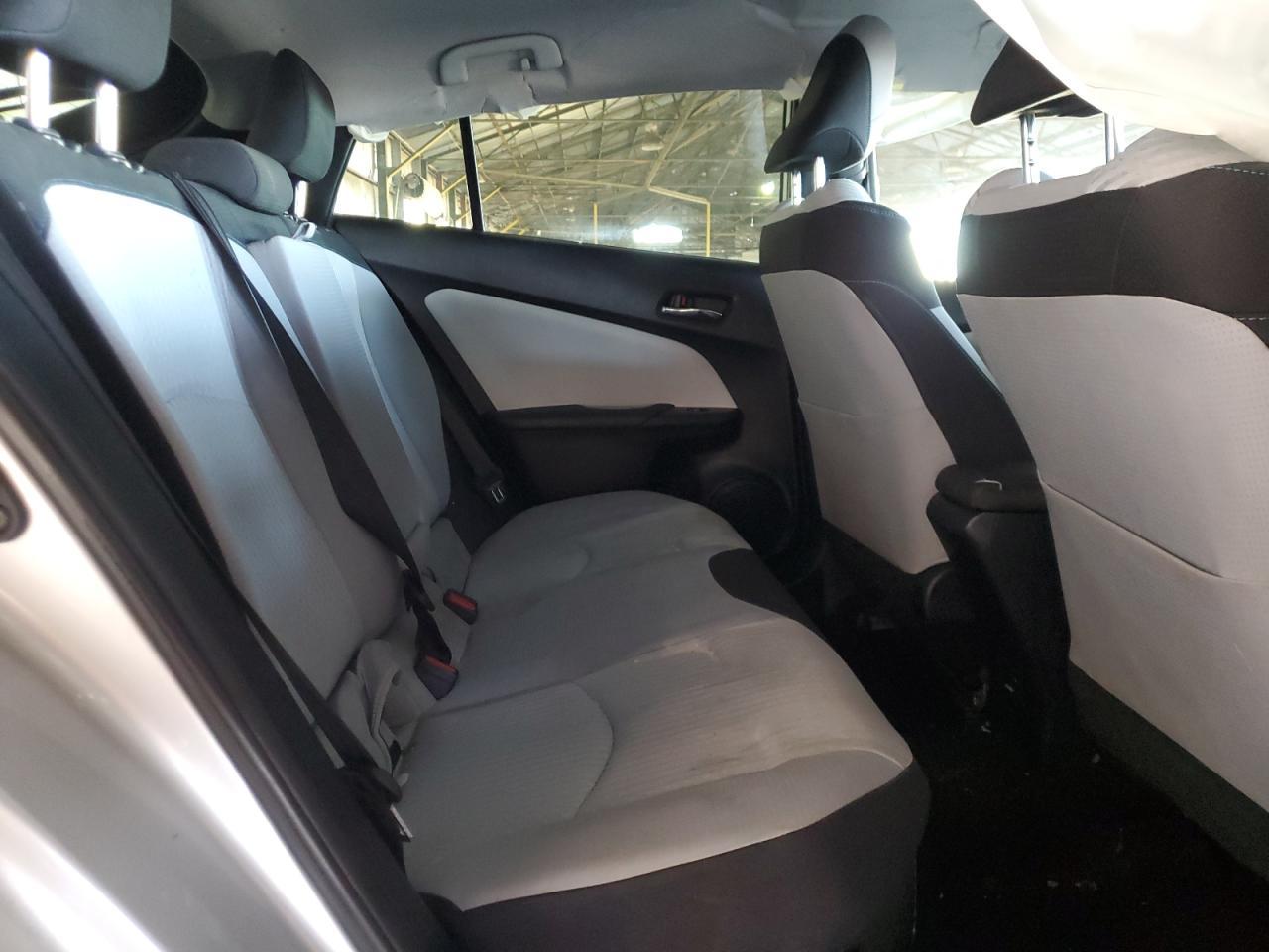 2016 TOYOTA PRIUS