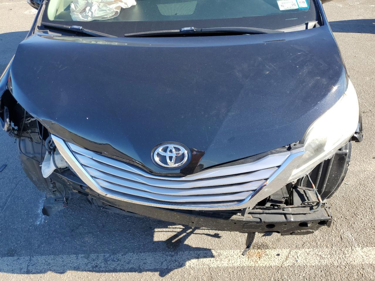 2016 TOYOTA SIENNA