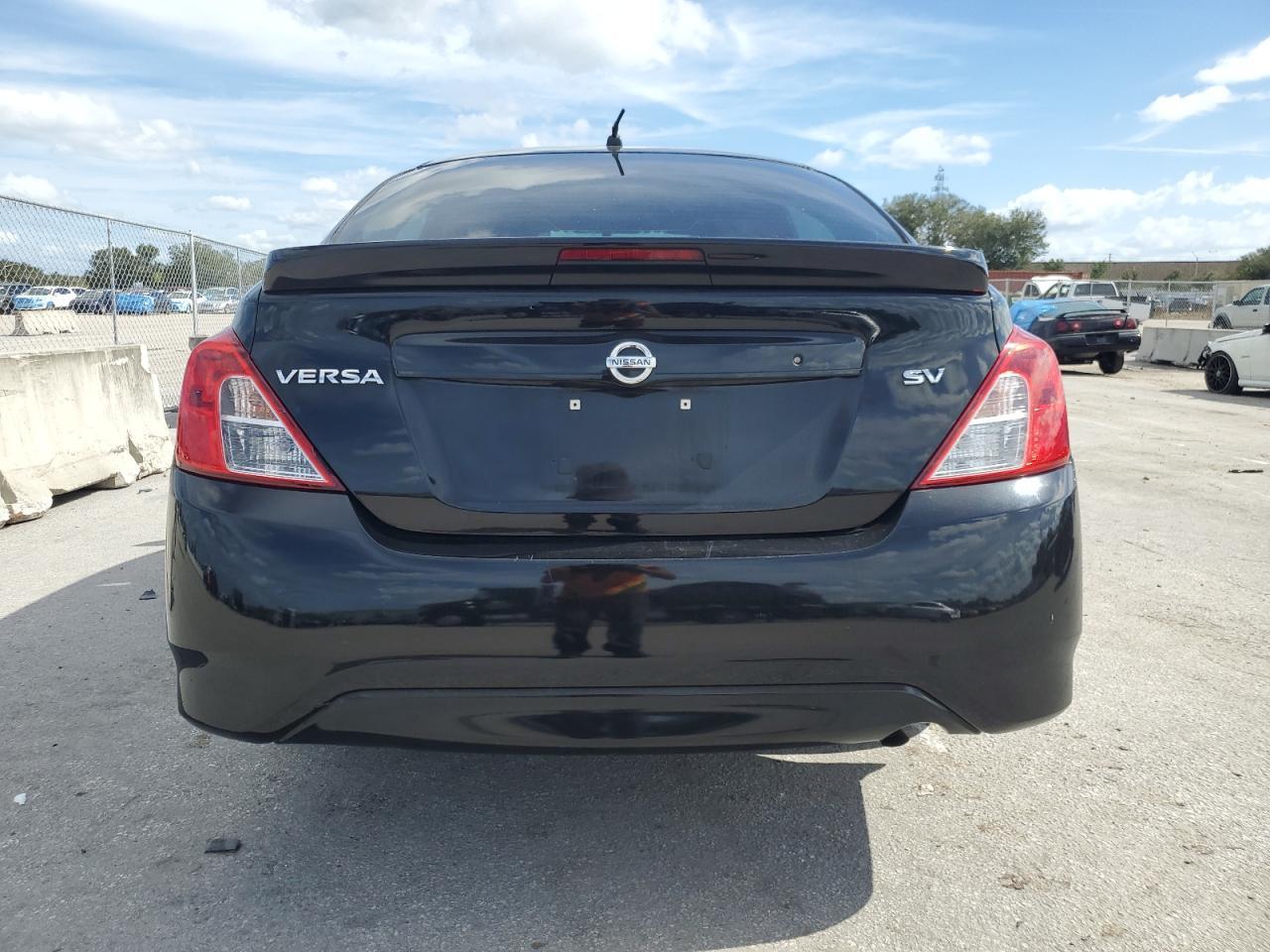 2017 NISSAN VERSA