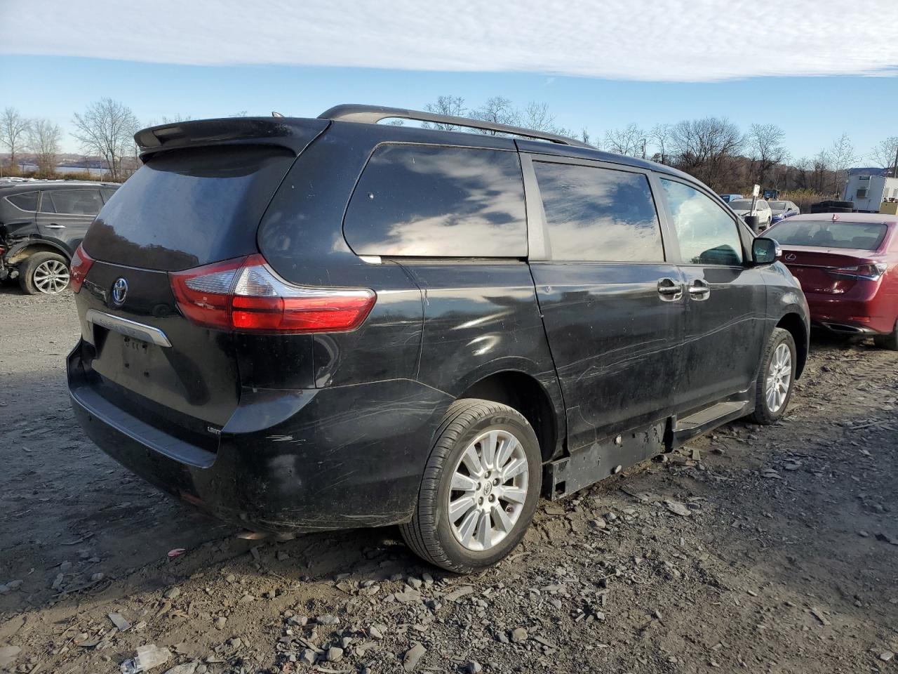 2010 TOYOTA SIENNA