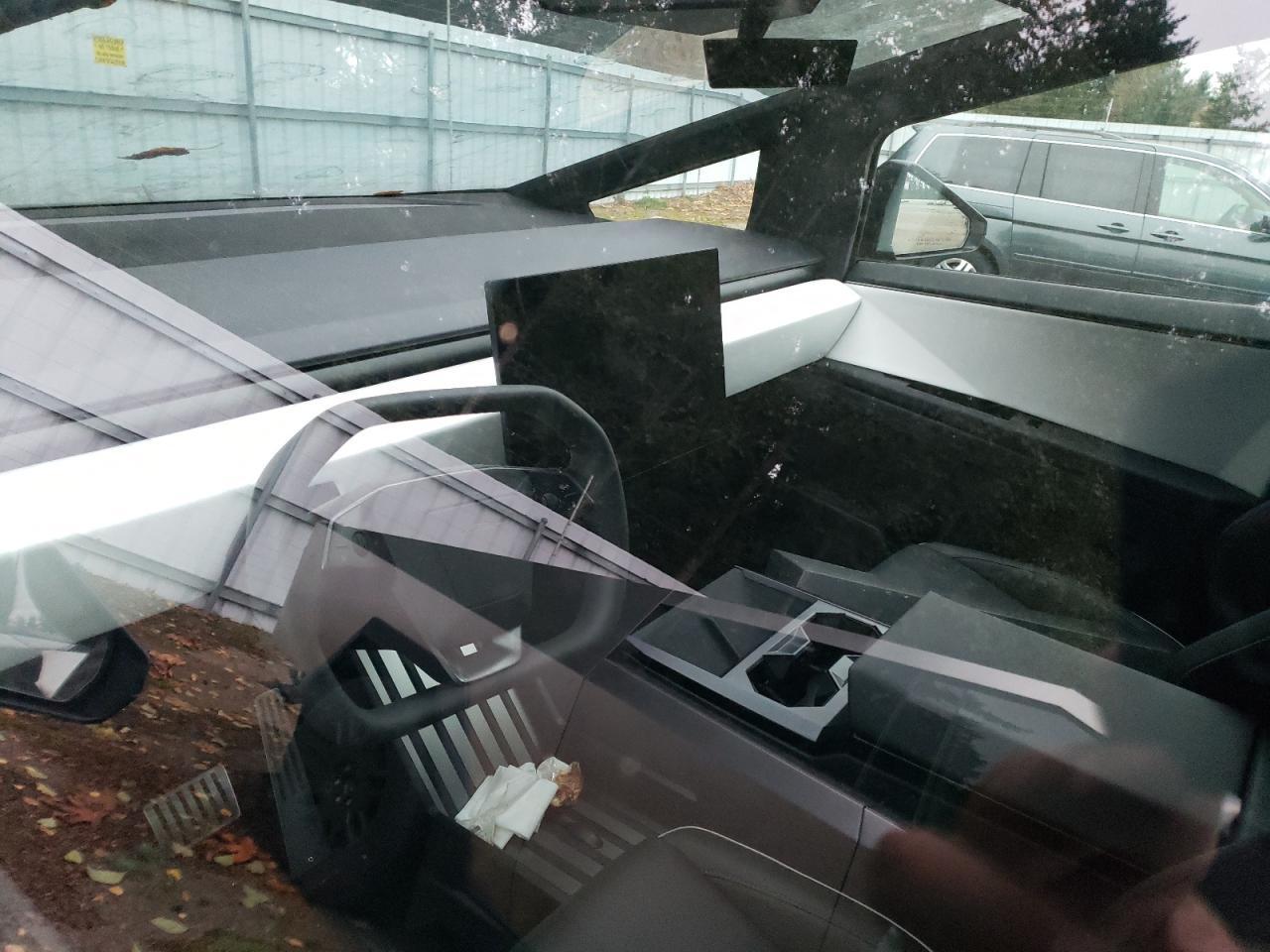 2024 TESLA Cybertruck