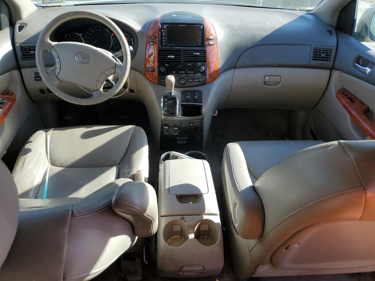 2010 TOYOTA SIENNA