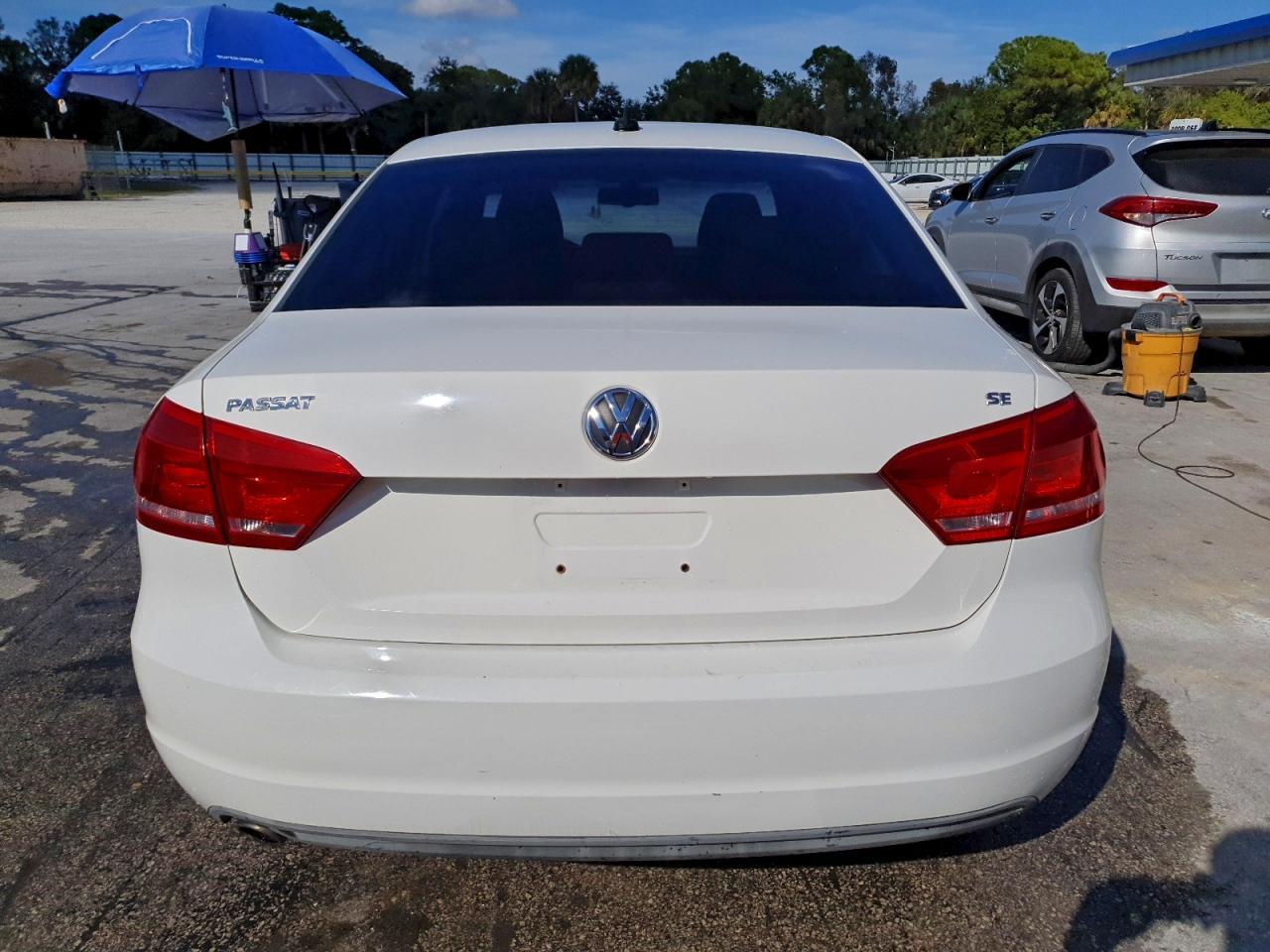 2012 VOLKSWAGEN Passat