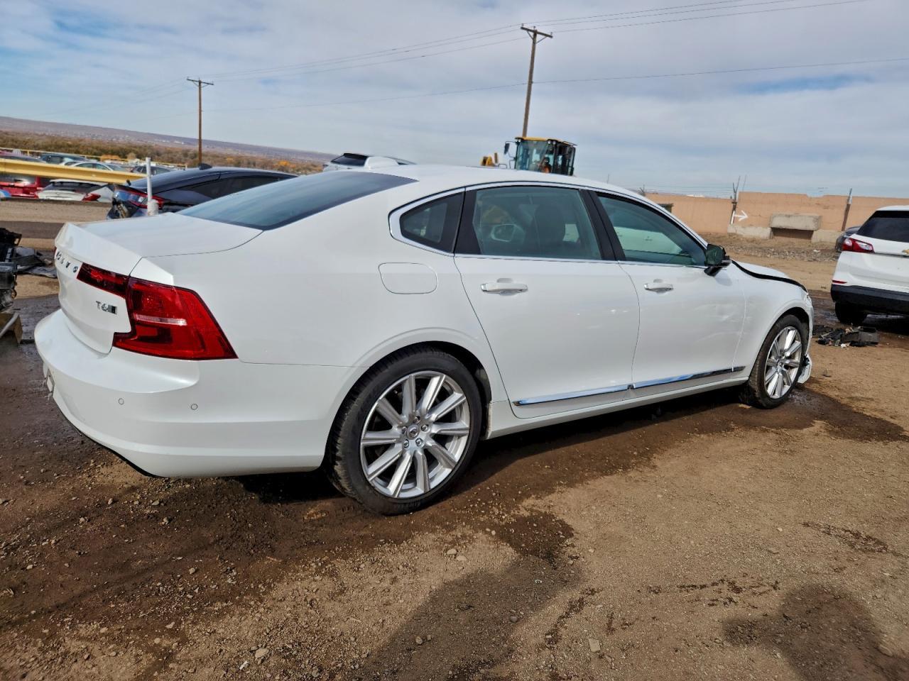 2018 VOLVO S90