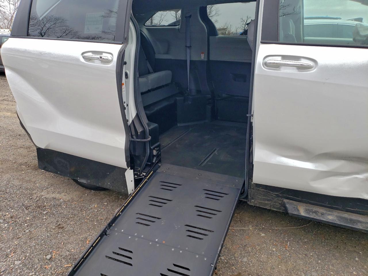 2023 TOYOTA SIENNA