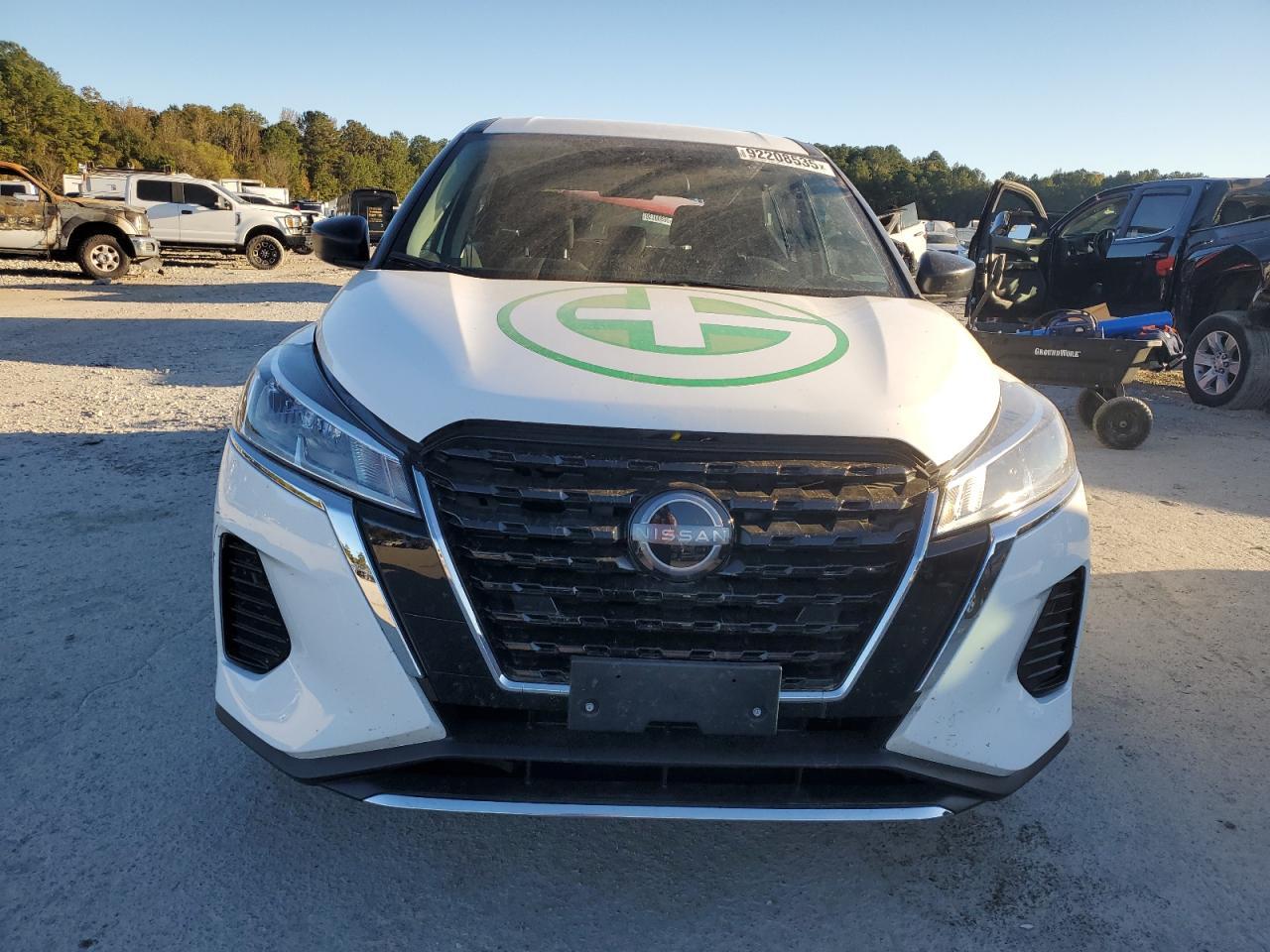 2024 NISSAN KICKS