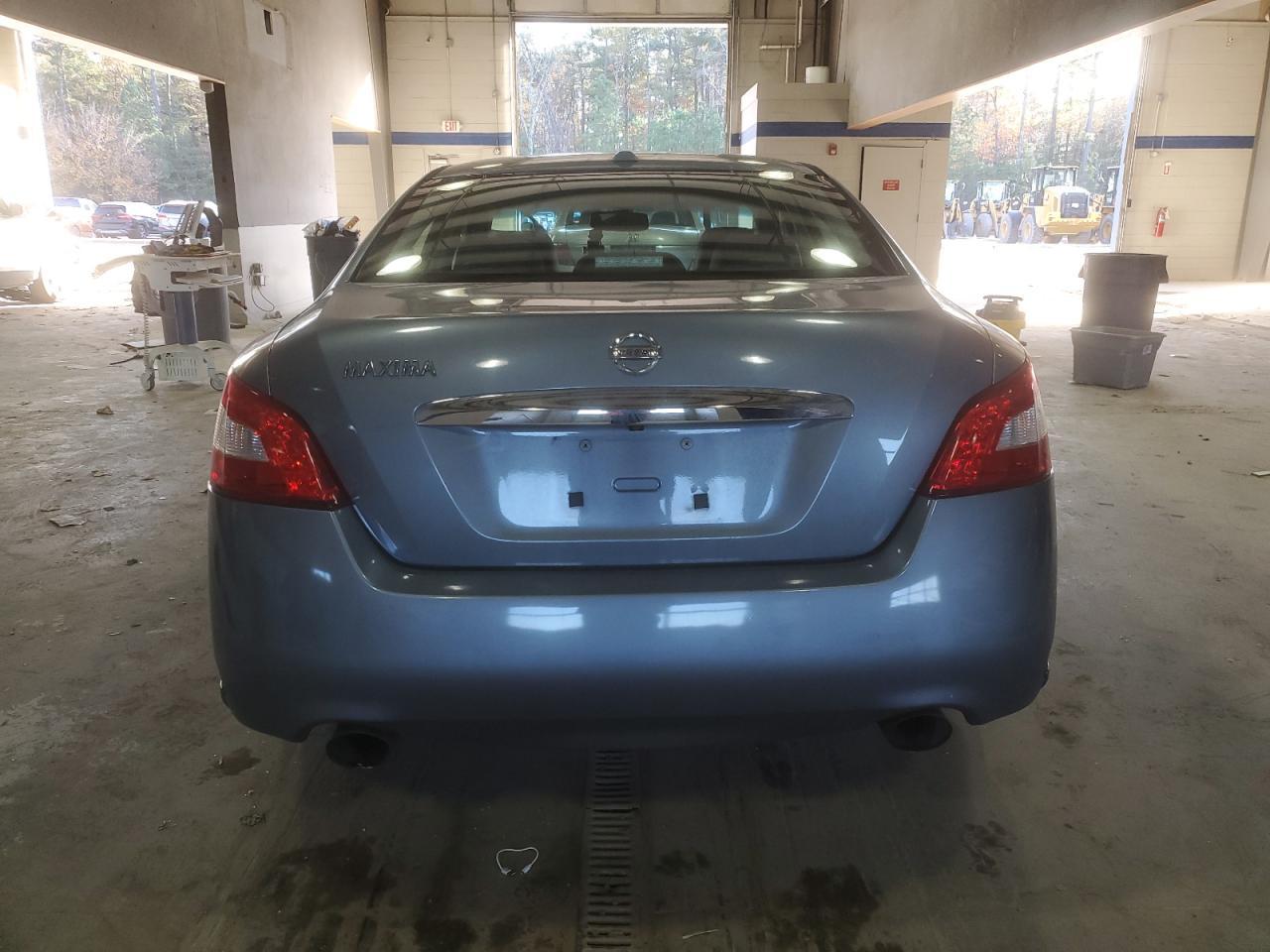 2010 NISSAN Maxima