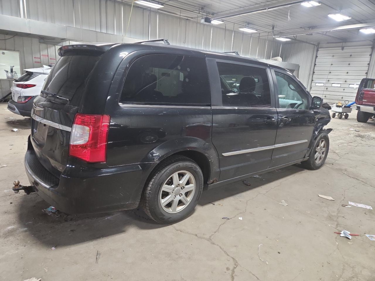 2012 CHRYSLER Town & Country