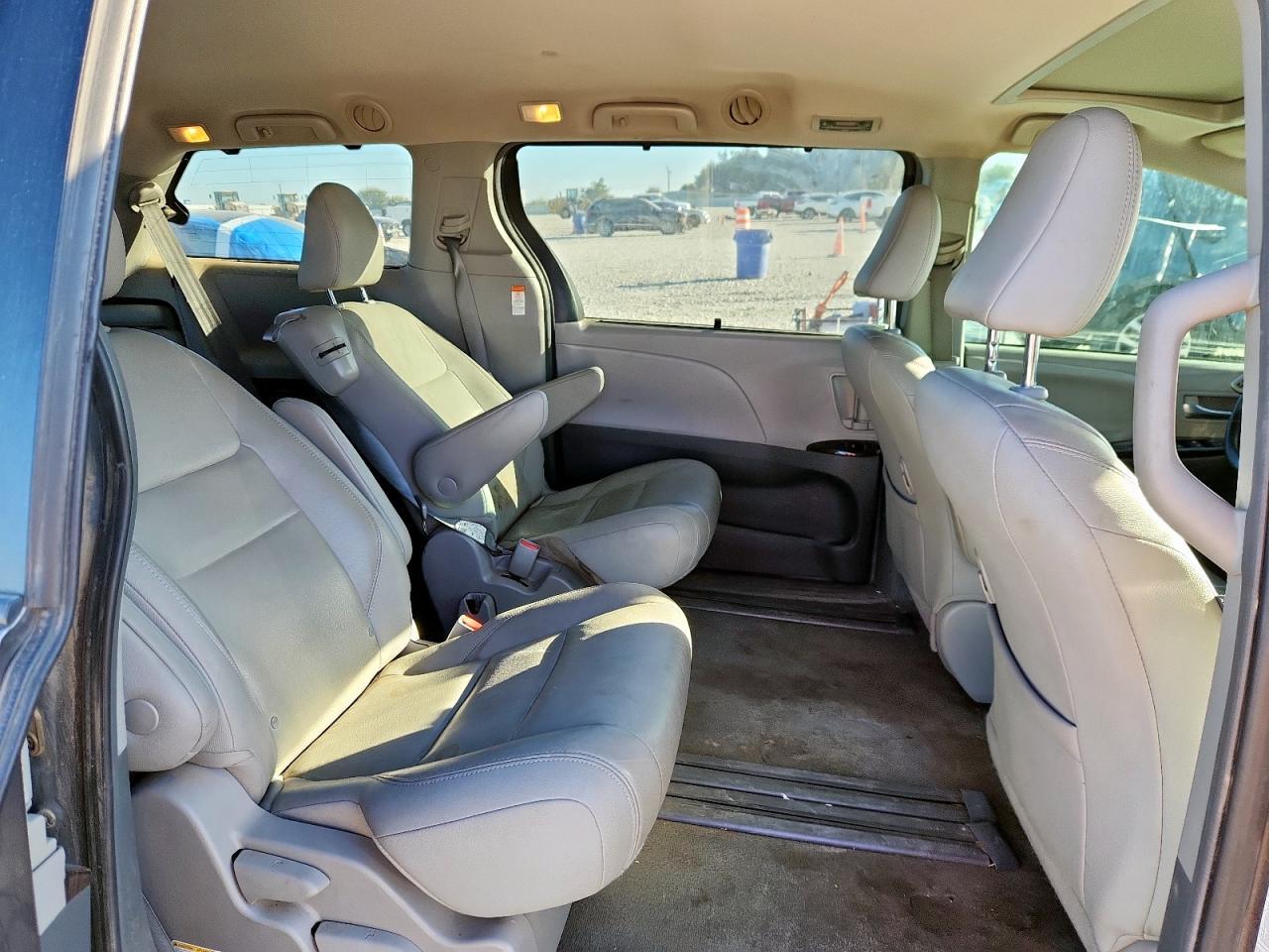 2018 TOYOTA SIENNA