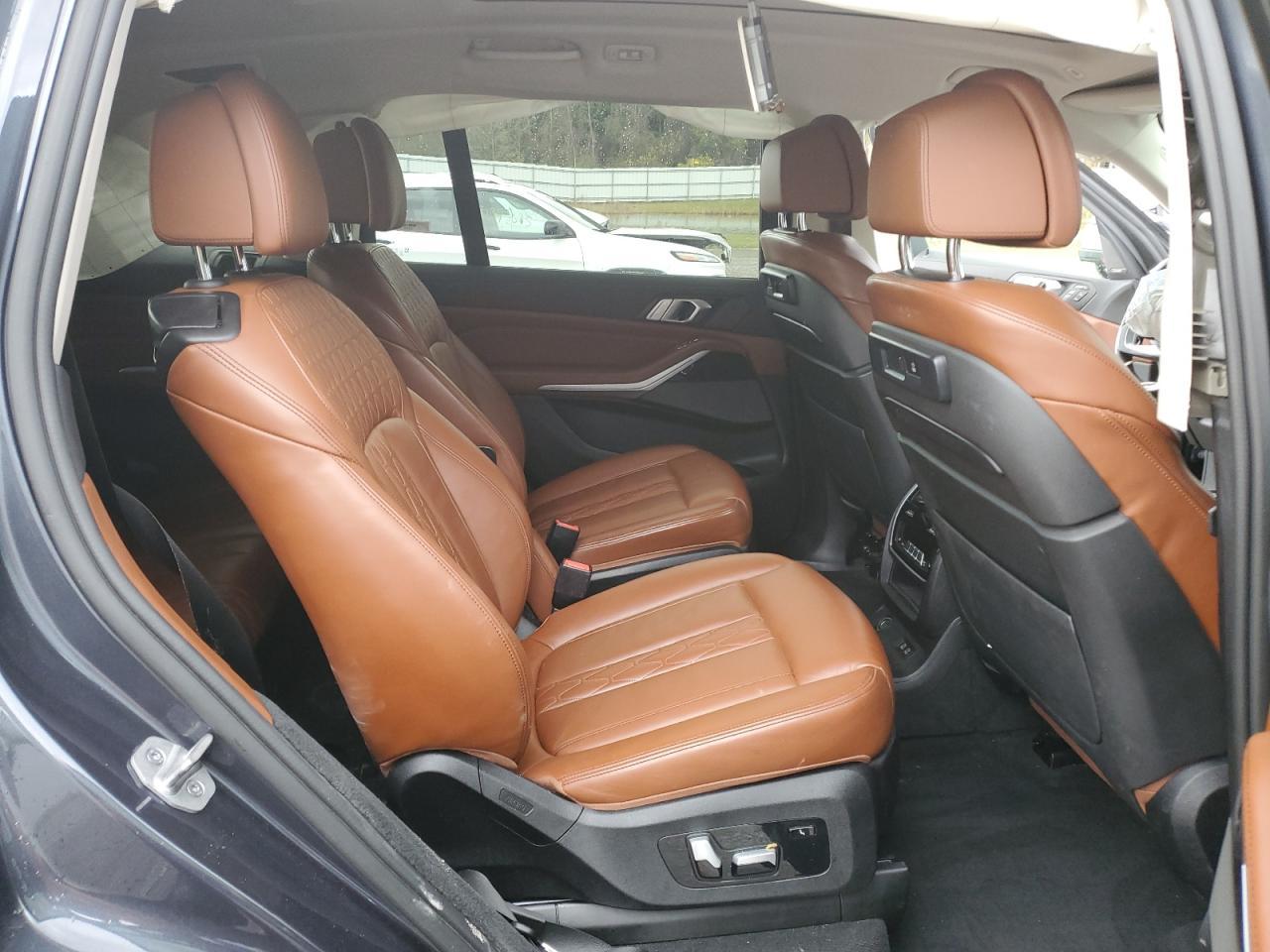 2021 BMW X7