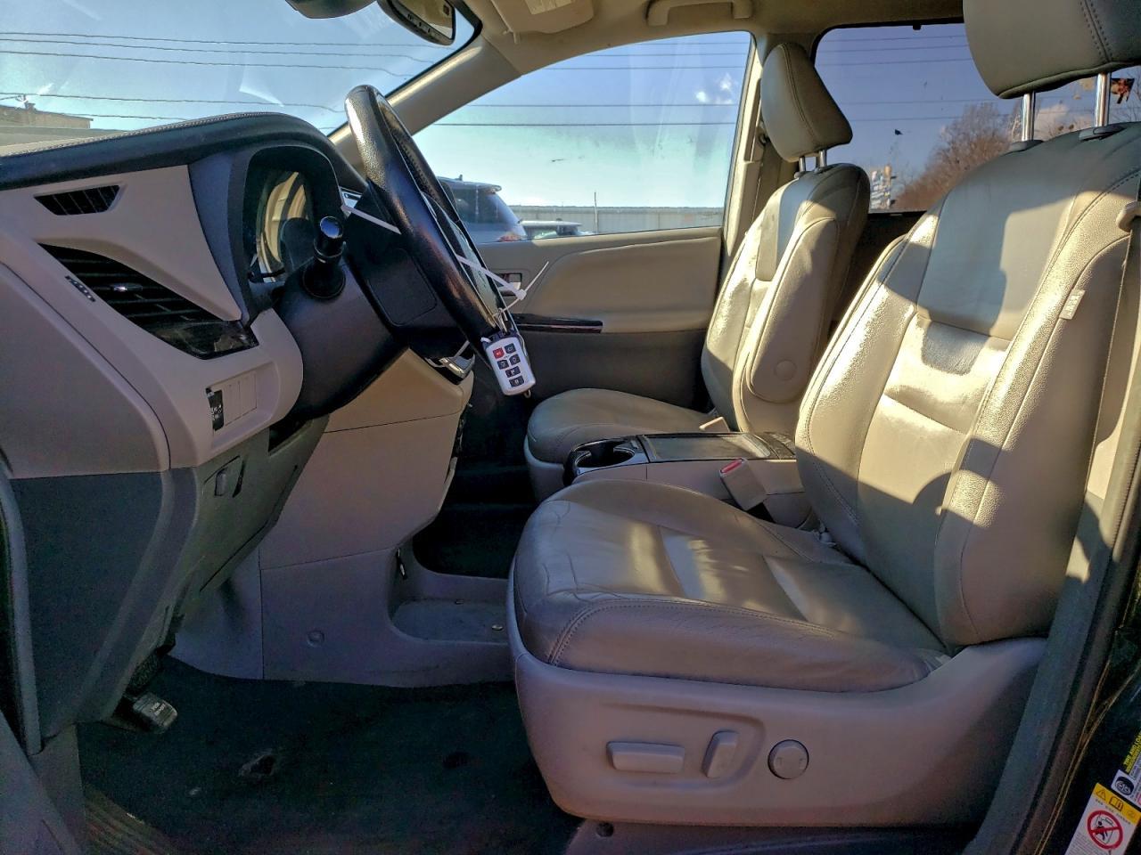 2019 TOYOTA SIENNA
