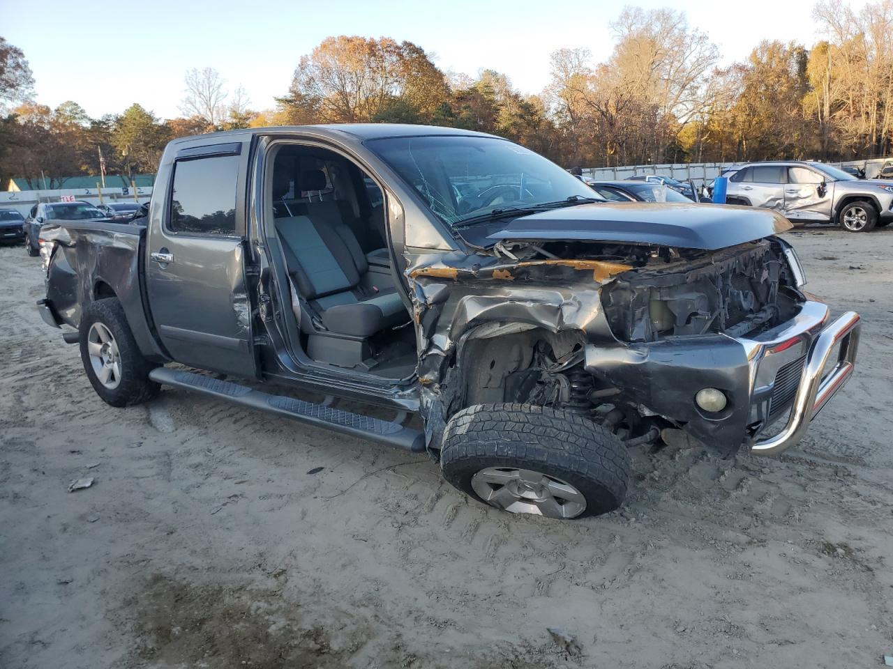 2005 NISSAN Titan