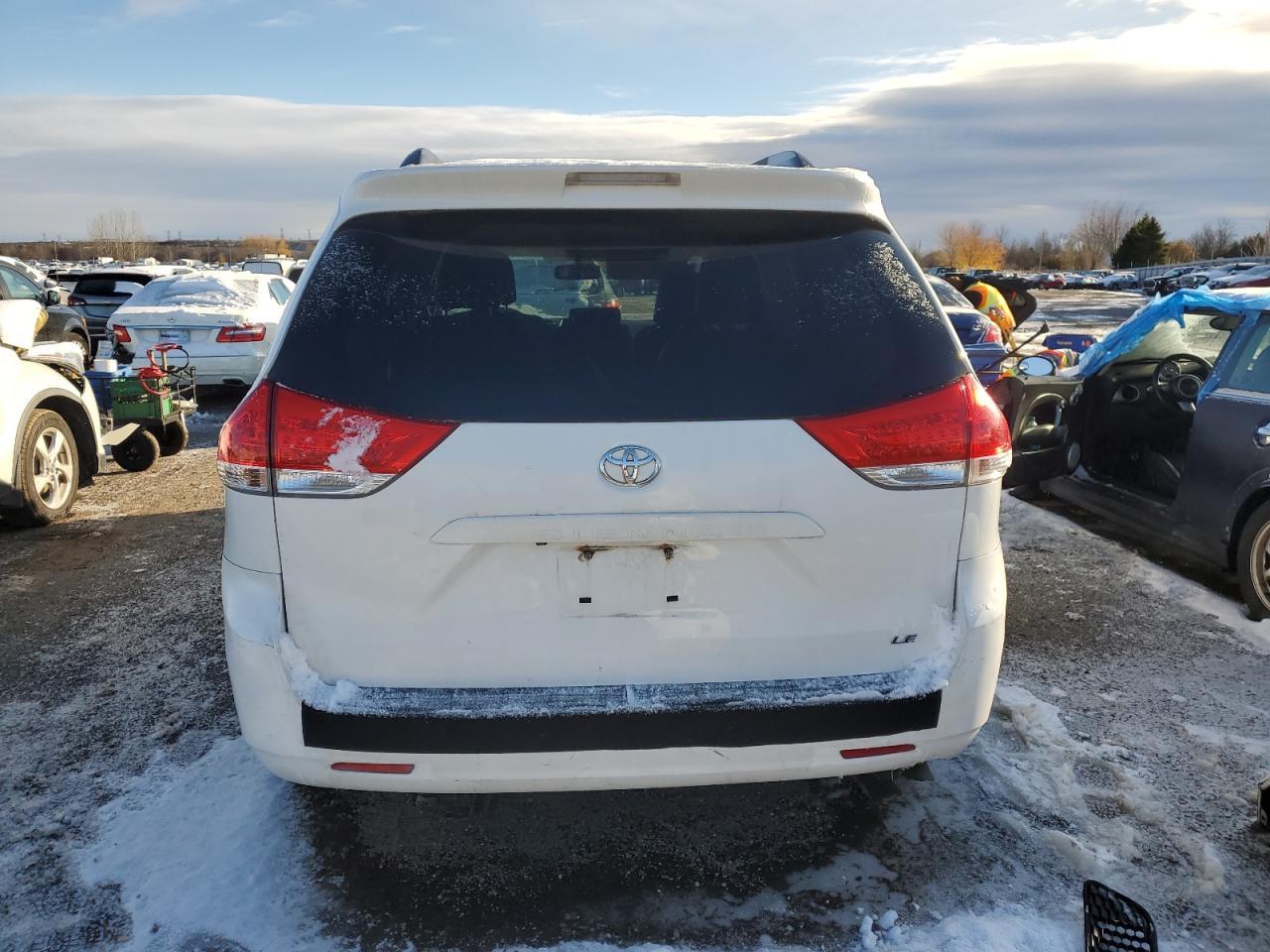 2014 TOYOTA SIENNA