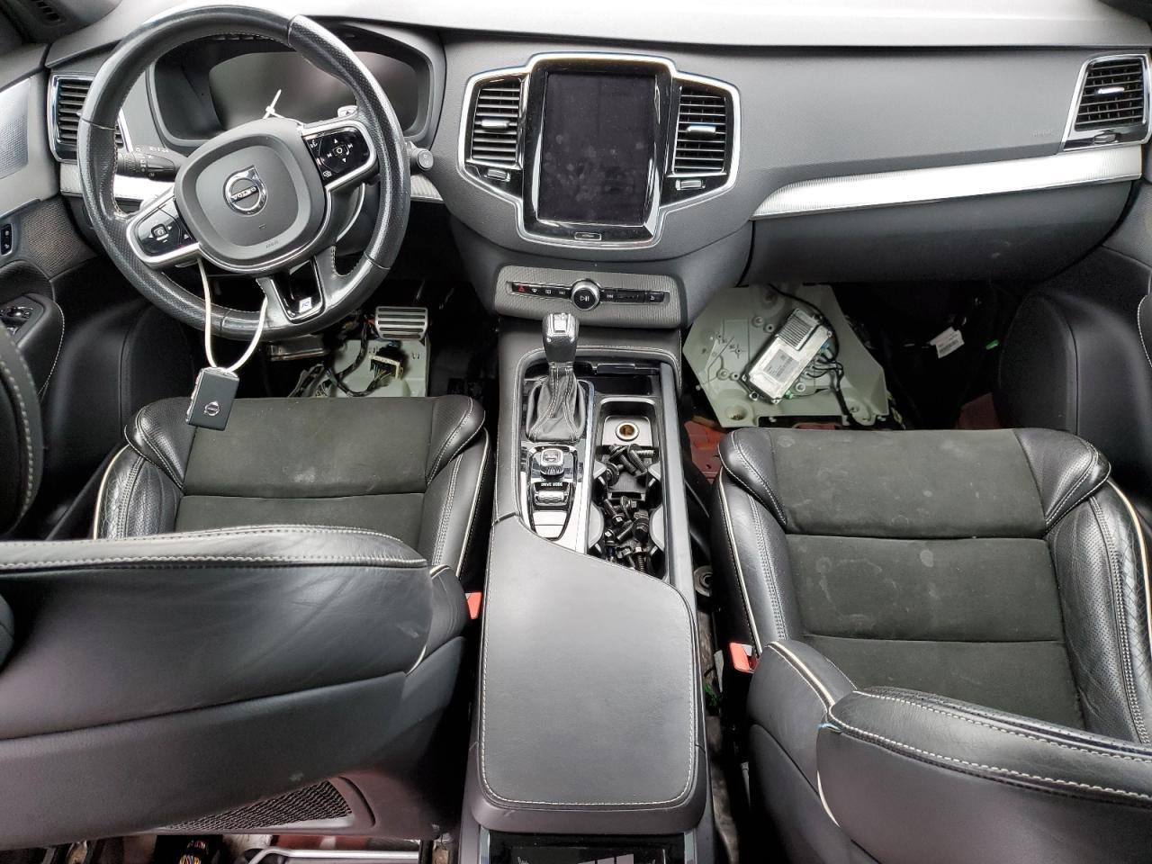 2017 VOLVO XC90
