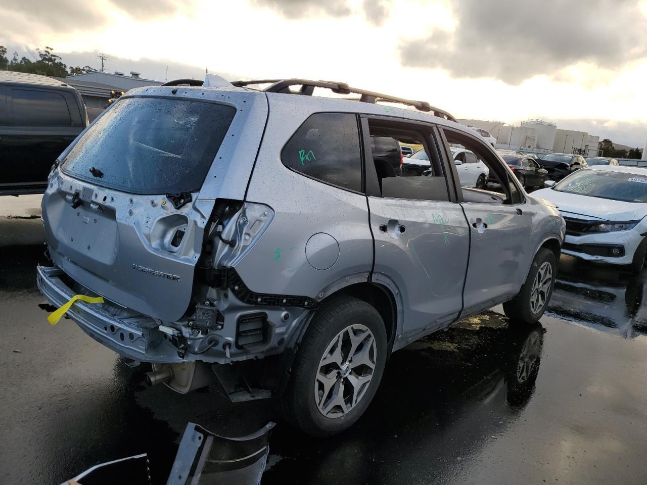 2023 SUBARU FORESTER