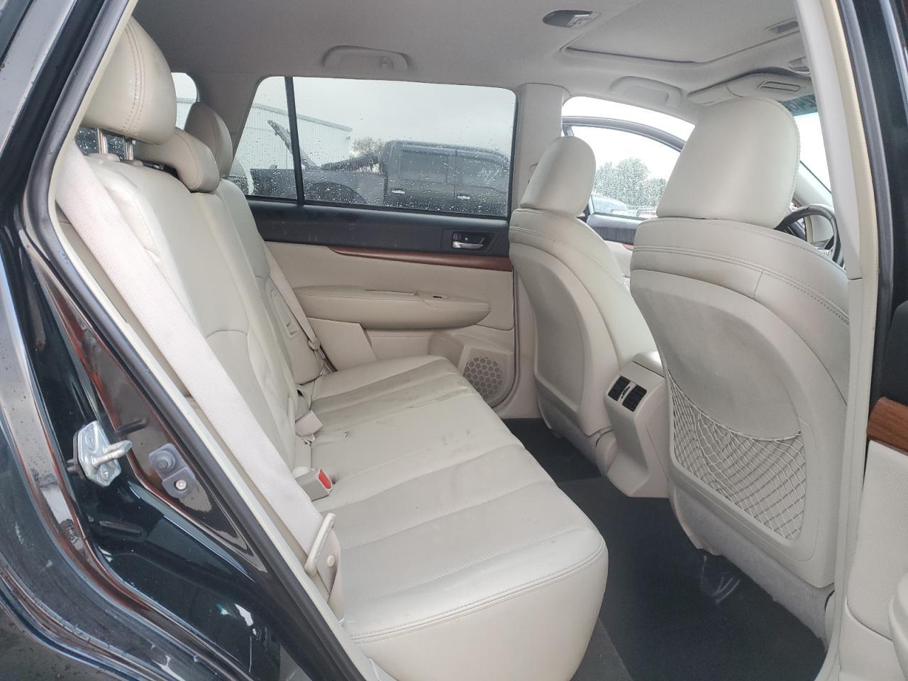 2013 SUBARU Outback