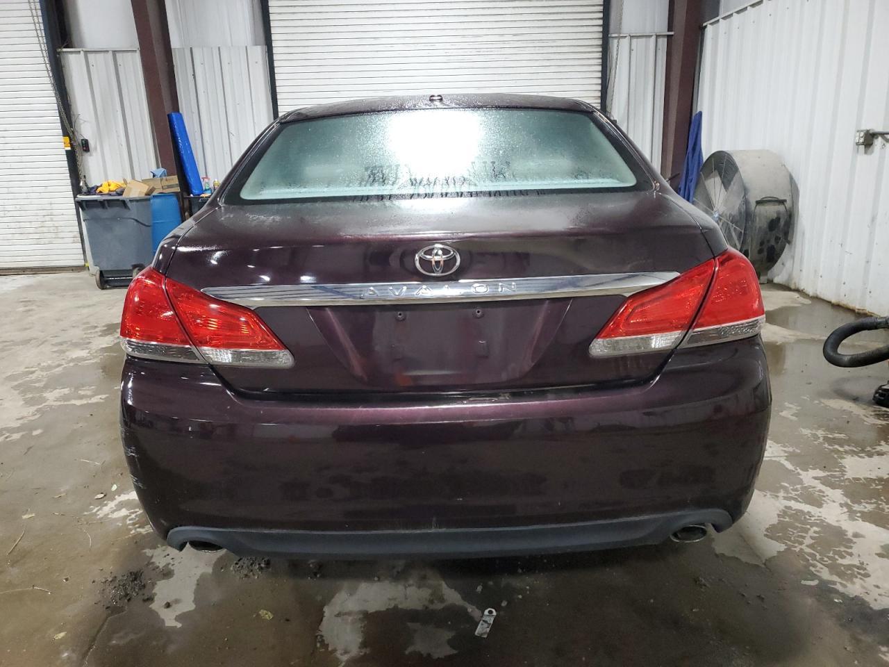 2011 TOYOTA Avalon