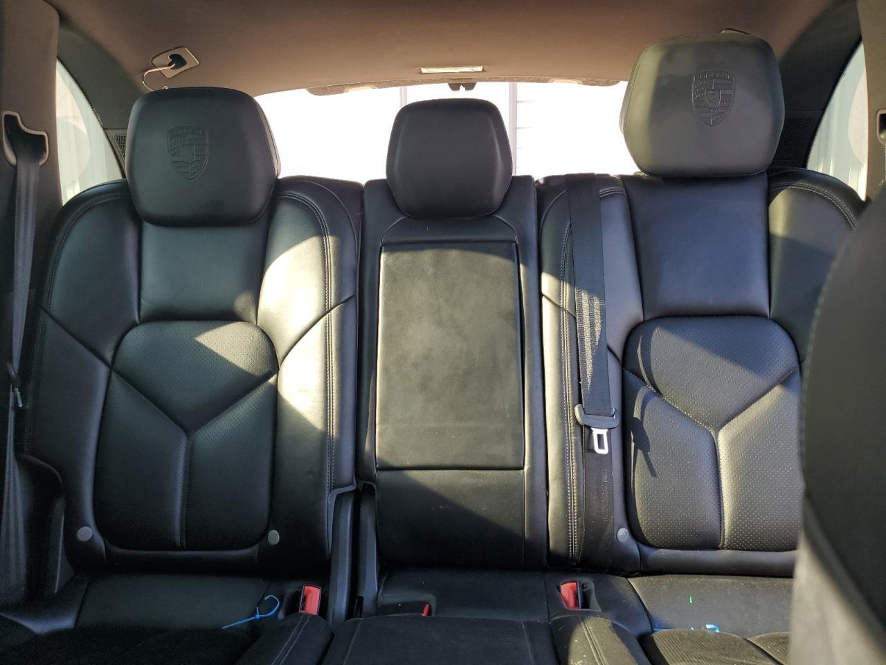 2017 PORSCHE CAYENNE