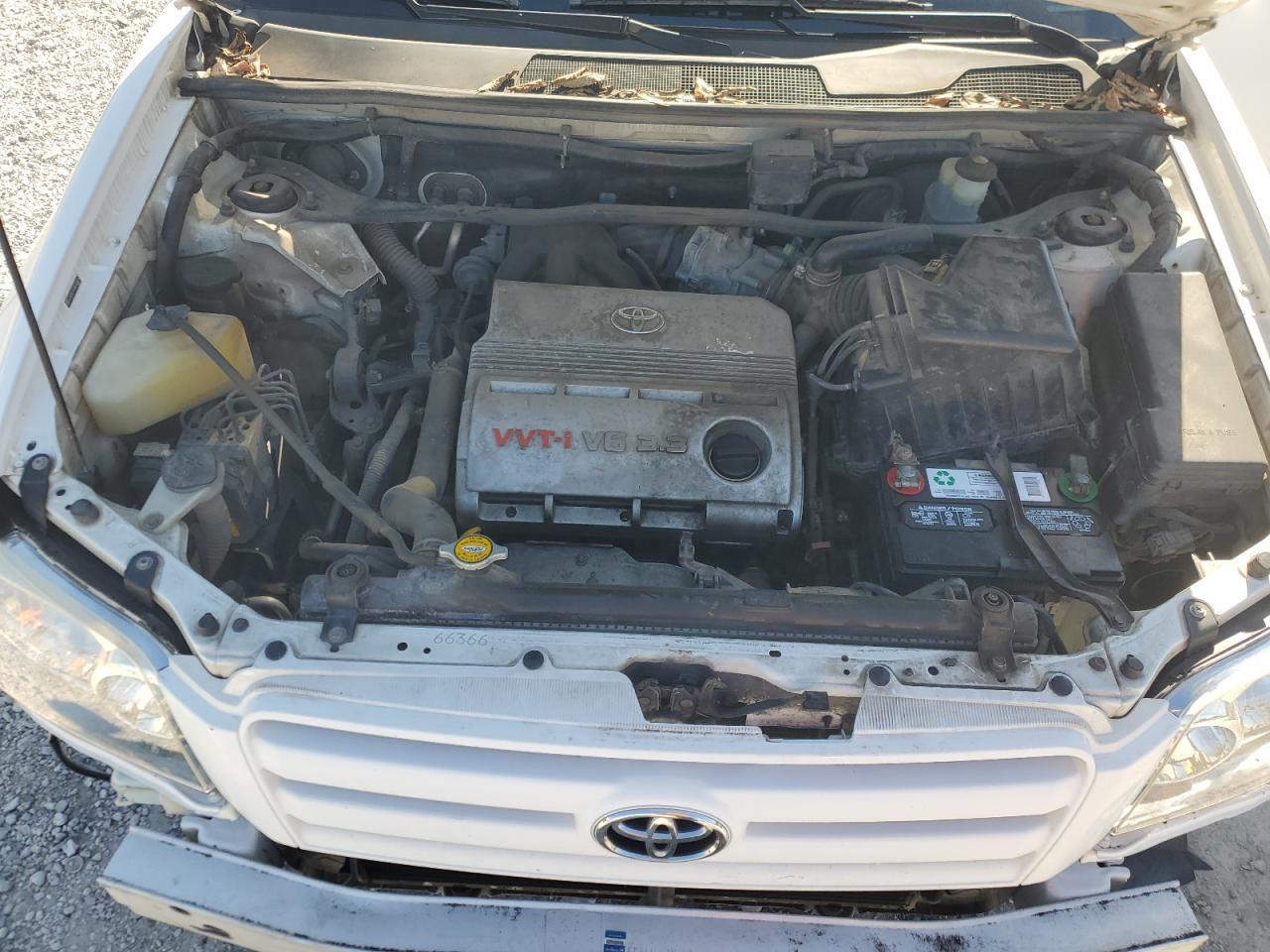 2004 TOYOTA HIGHLANDER