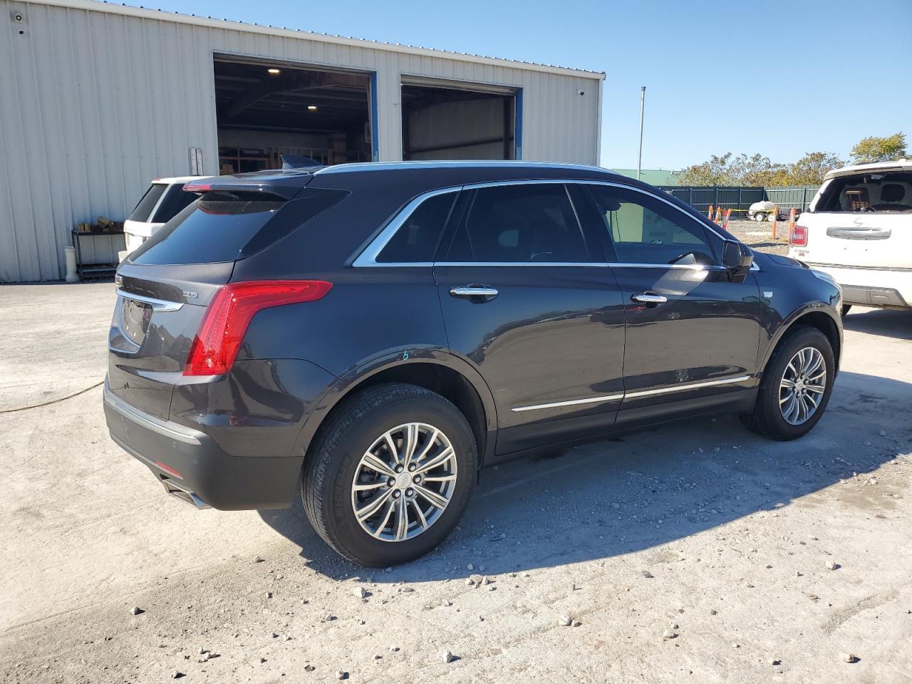 2017 CADILLAC XT5