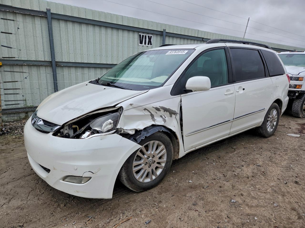2010 TOYOTA SIENNA