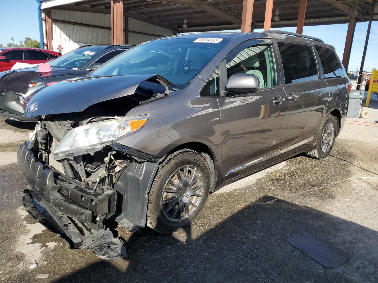 2017 TOYOTA SIENNA