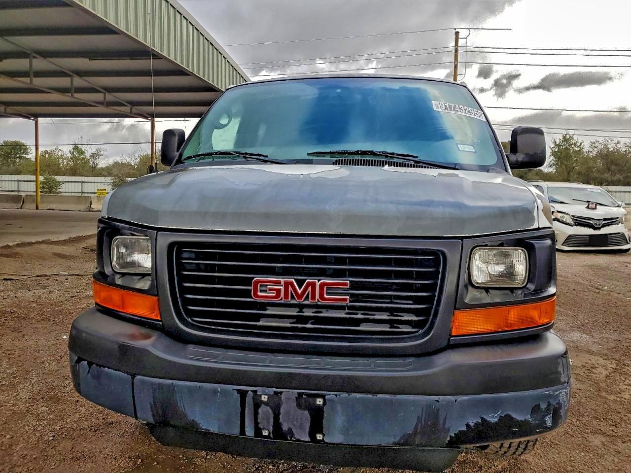 2010 GMC Savana