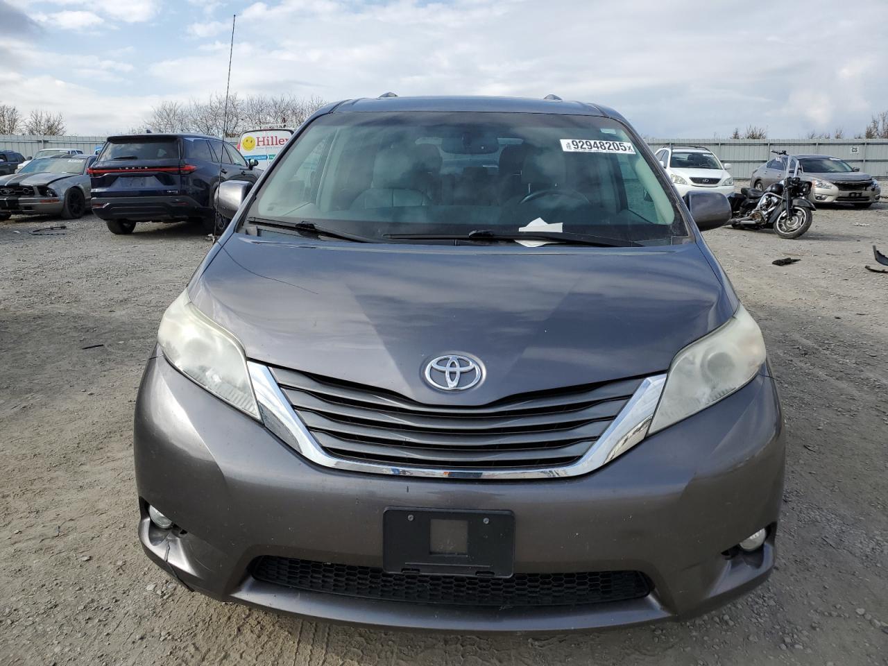 2011 TOYOTA SIENNA