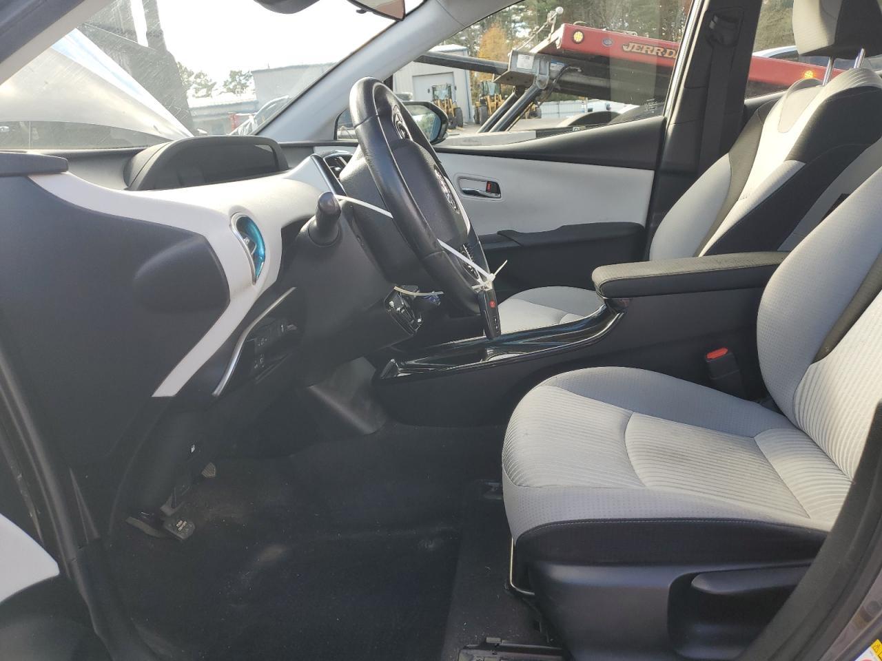2016 TOYOTA PRIUS