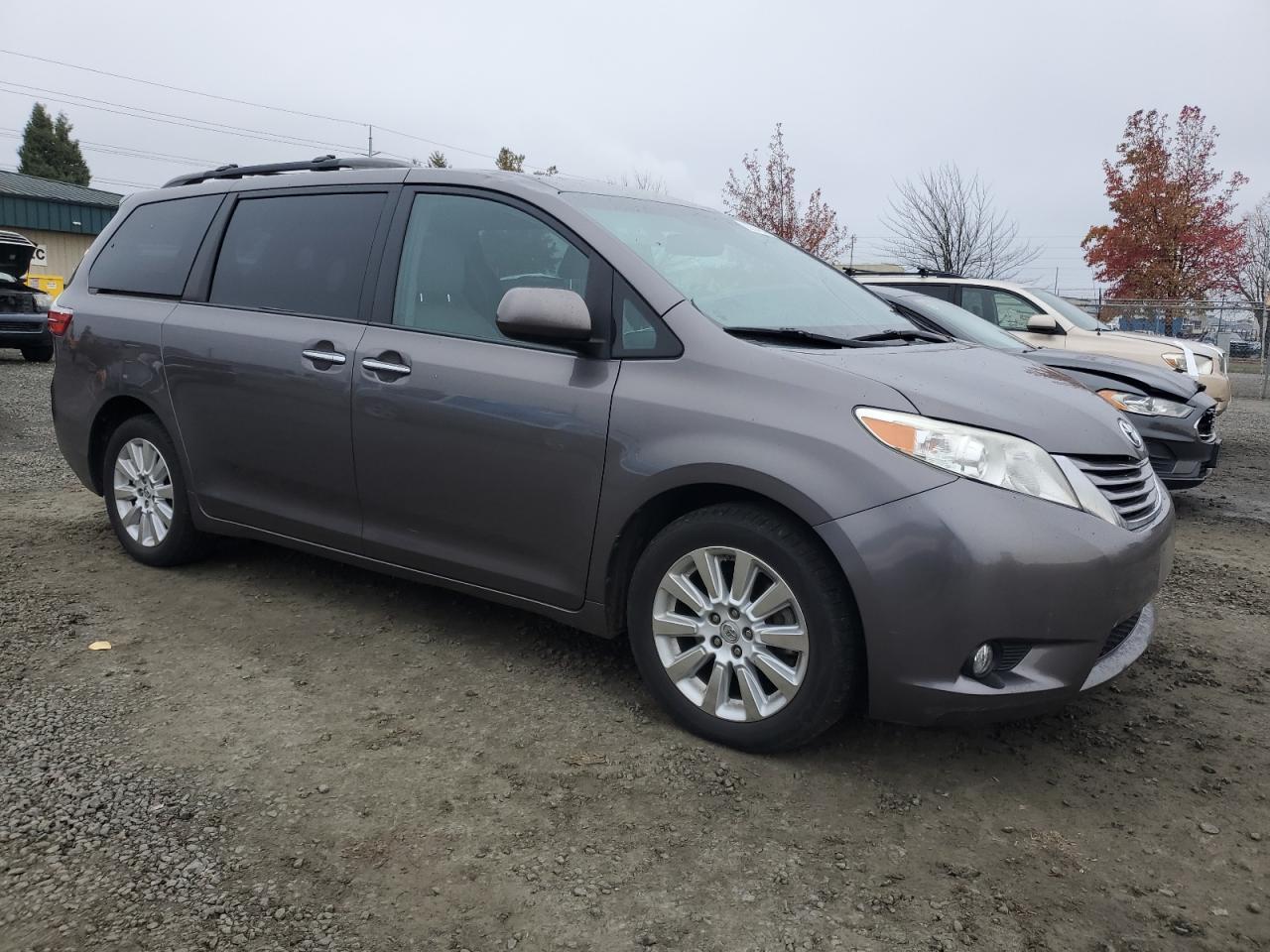 2015 TOYOTA SIENNA