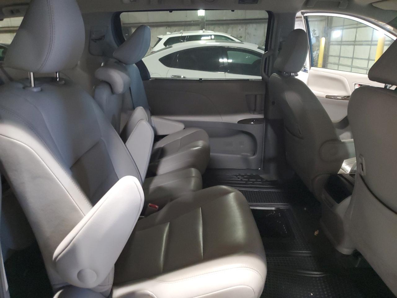 2017 TOYOTA SIENNA