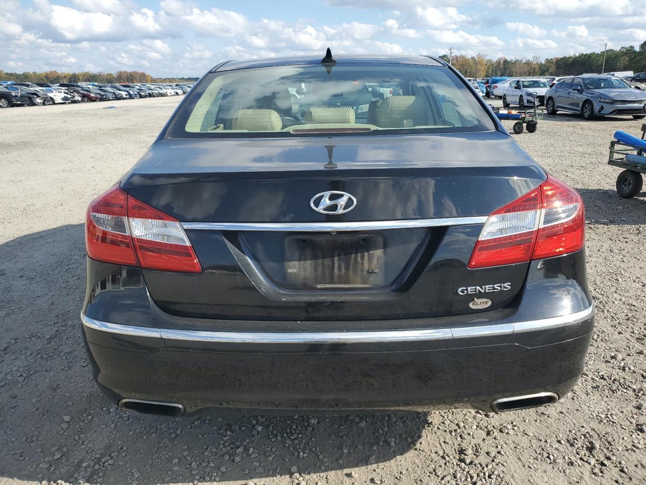2013 HYUNDAI GENESIS