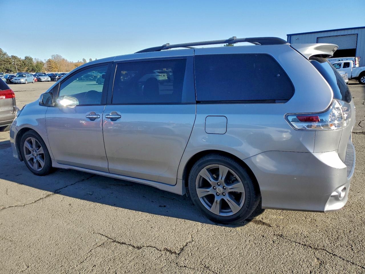 2017 TOYOTA SIENNA