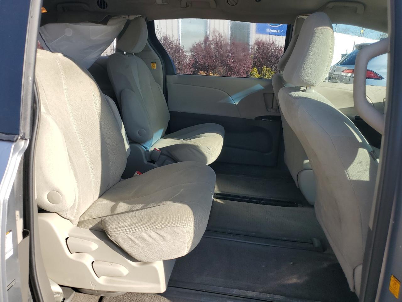 2011 TOYOTA SIENNA