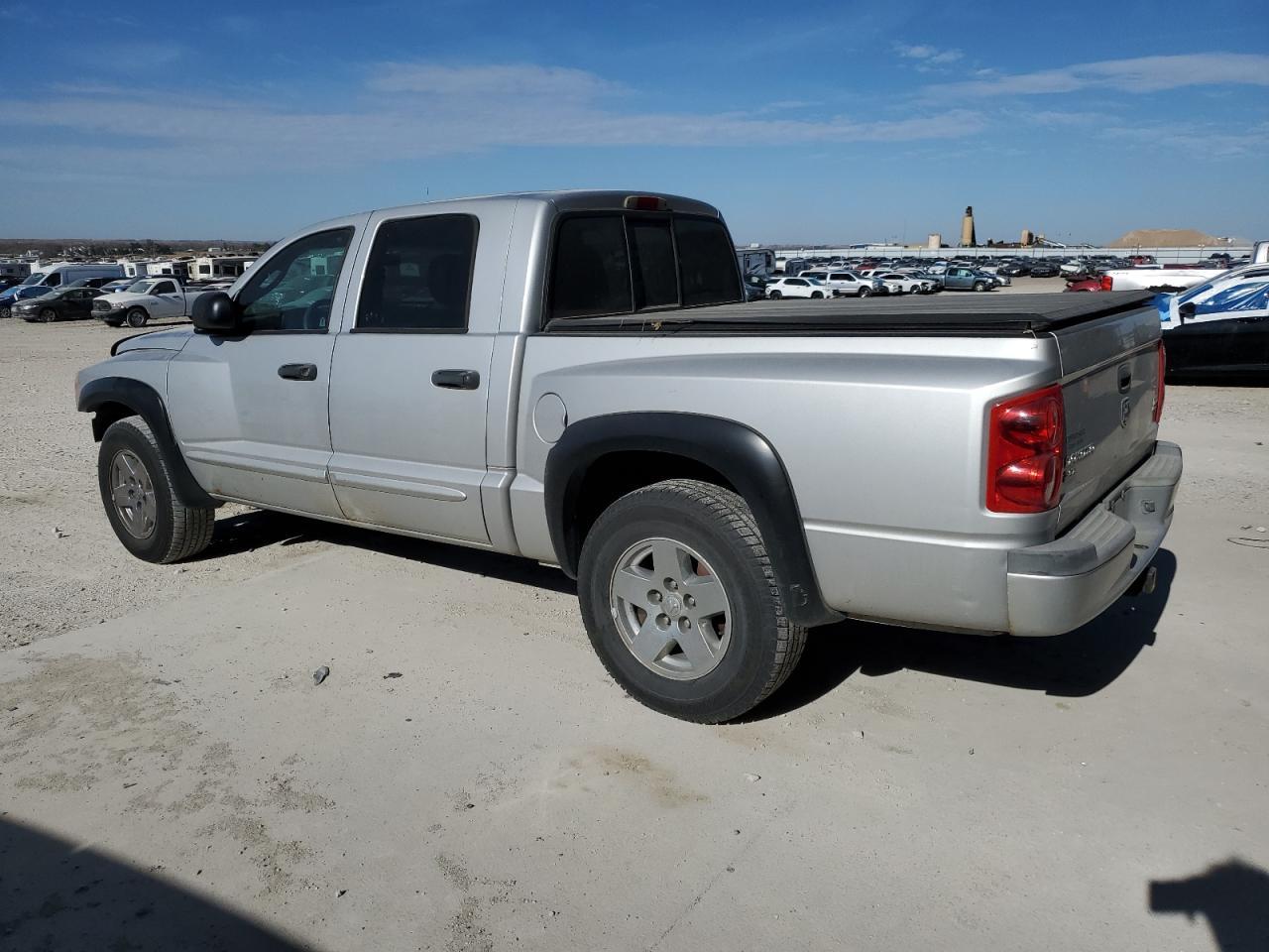 2005 DODGE Dakota