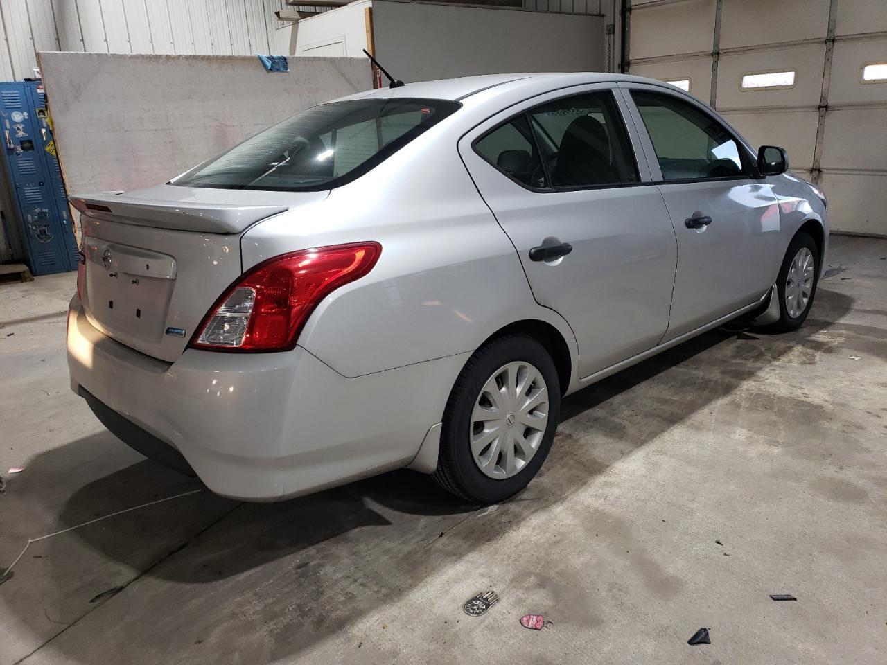 2015 NISSAN VERSA