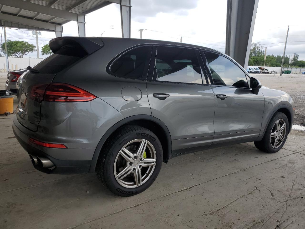 2016 PORSCHE CAYENNE