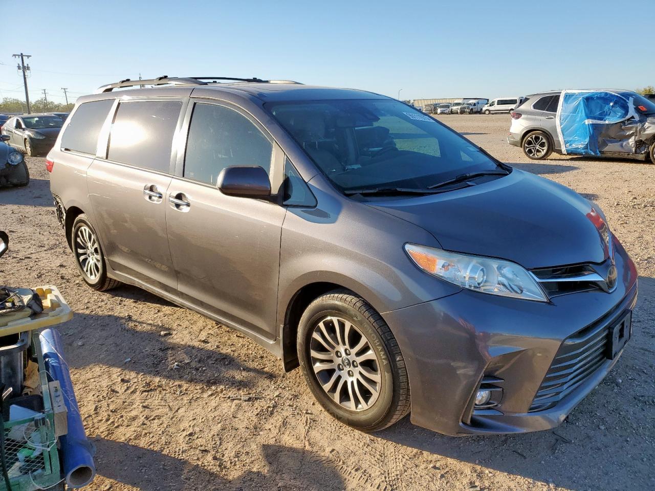 2018 TOYOTA SIENNA