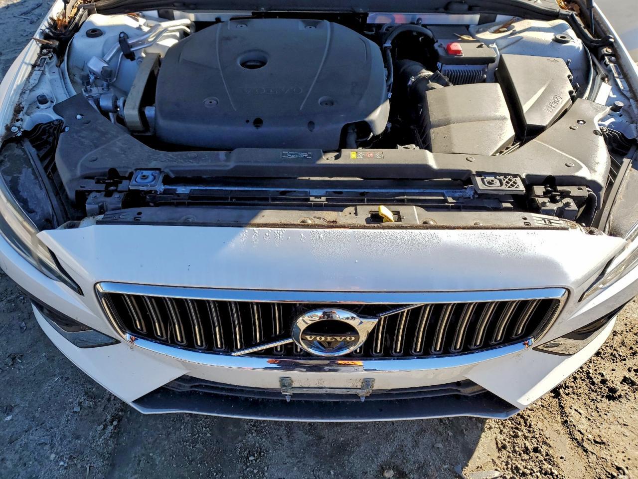 2020 VOLVO V60
