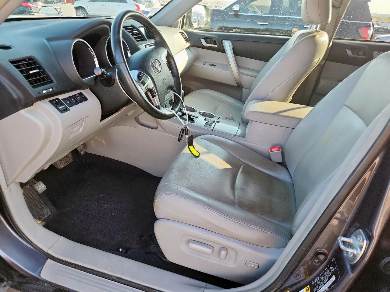 2013 TOYOTA HIGHLANDER