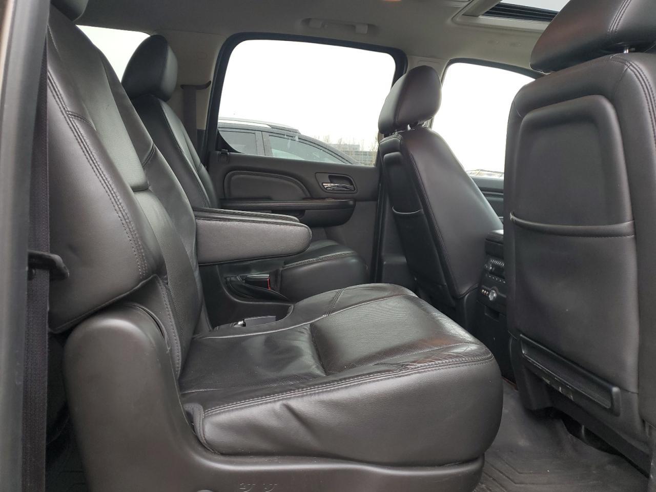 2014 CADILLAC Escalade ESV