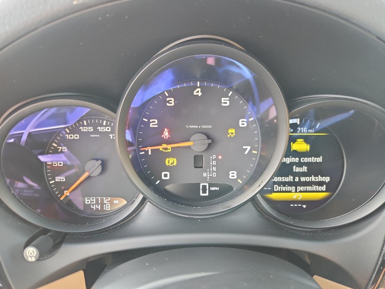 2018 PORSCHE Macan