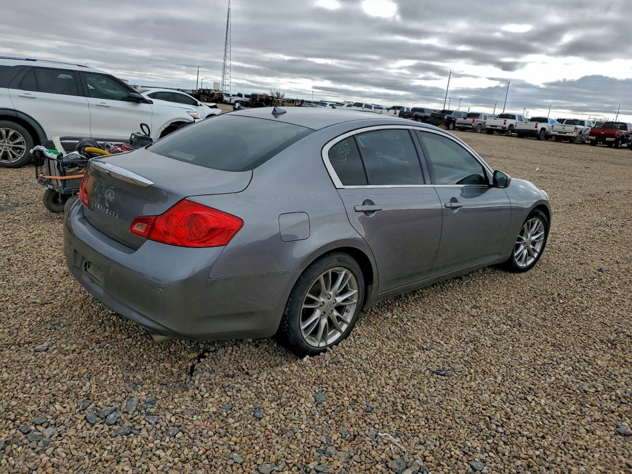 2011 INFINITI G37